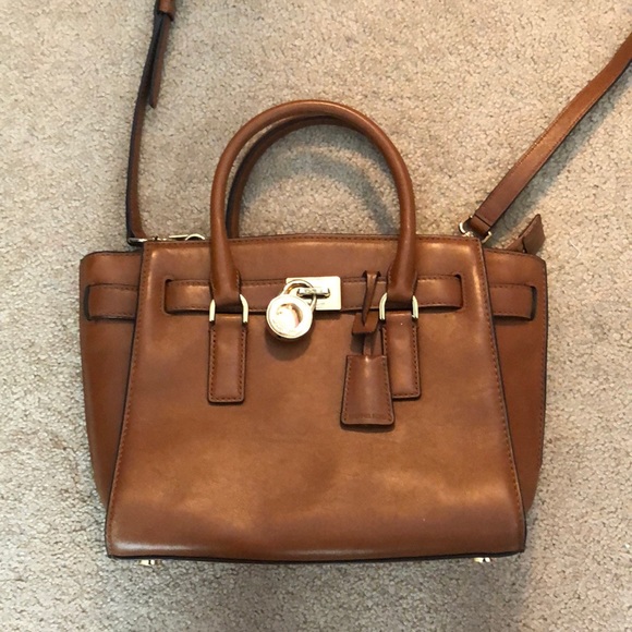 Michael Kors Handbags - USED LIKE NEW Michael Kors crossbody bag